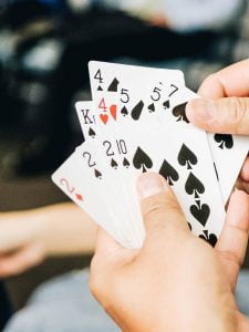 Miten voittaa isosti korttipeleissä nettikasinolla?