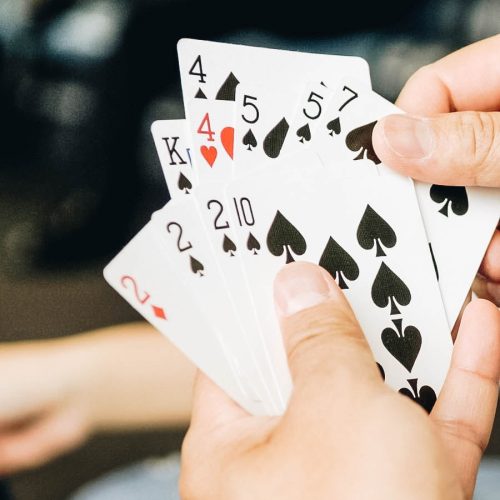 Miten voittaa isosti korttipeleissä nettikasinolla?